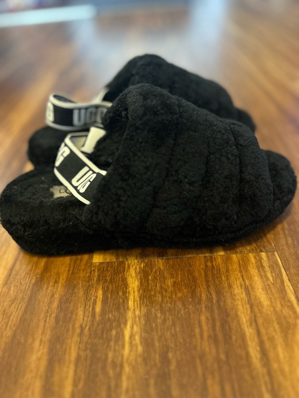 UGG Kids Black Faux-Shearling Slide Sandals with Branded Heel Strap